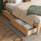 Letto king size con piattaforma, testiera in rattan, due cassetti