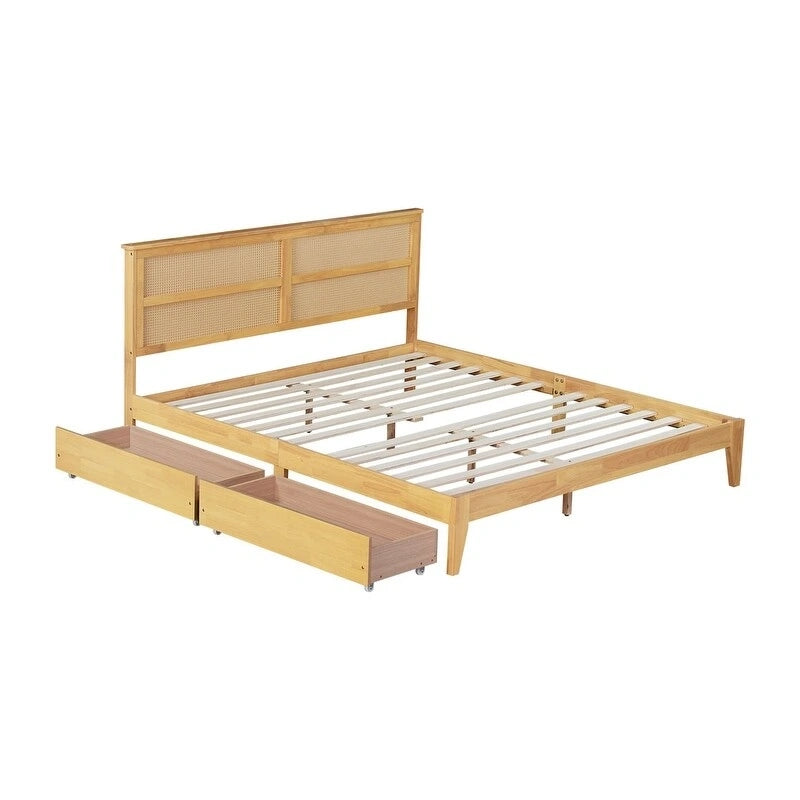 Letto king size con piattaforma, testiera in rattan, due cassetti