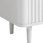 Comodino a 6 cassetti in legno con pannello scanalato a onda
