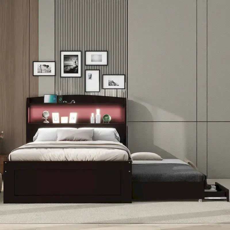Letto a piattaforma una piazza e mezza con testiera a LED e cassetti