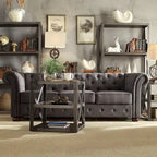 Divano Chesterfield Gdansk con braccioli arrotolati trapuntati