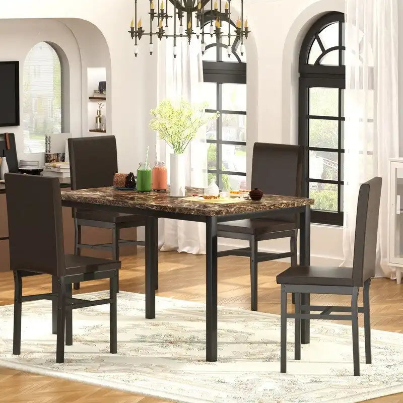 Set da pranzo Mieres 5 pezzi con tavolo in finto marmo e 4 sedie imbottite in pelle sintetica PU