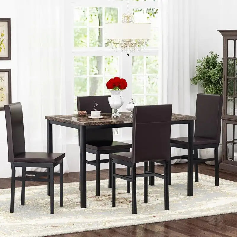 Set da pranzo Mieres 5 pezzi con tavolo in finto marmo e 4 sedie imbottite in pelle sintetica PU
