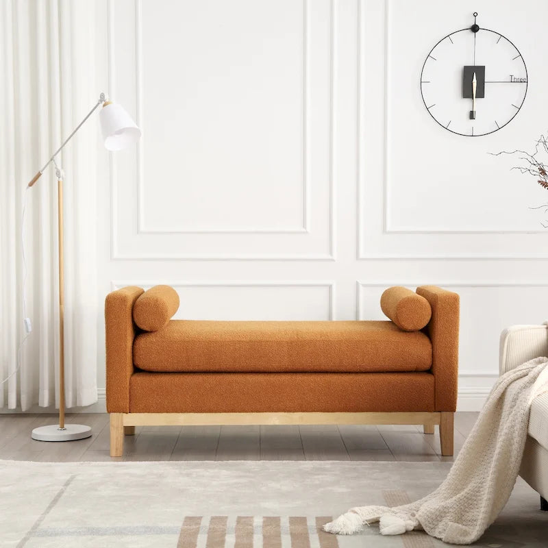 Elegante panca imbottita, con gambe in legno