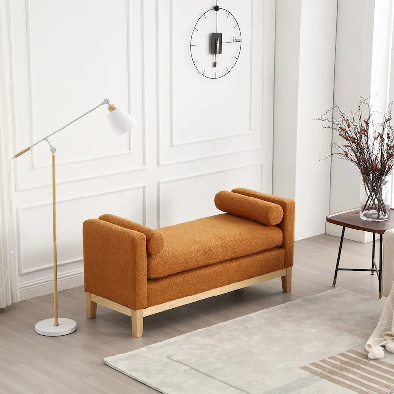 Elegante panca imbottita, con gambe in legno