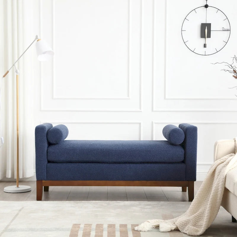 Elegante panca imbottita, con gambe in legno