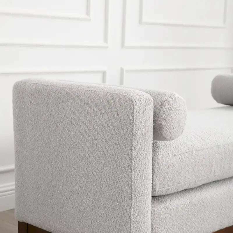 Elegante panca imbottita, con gambe in legno